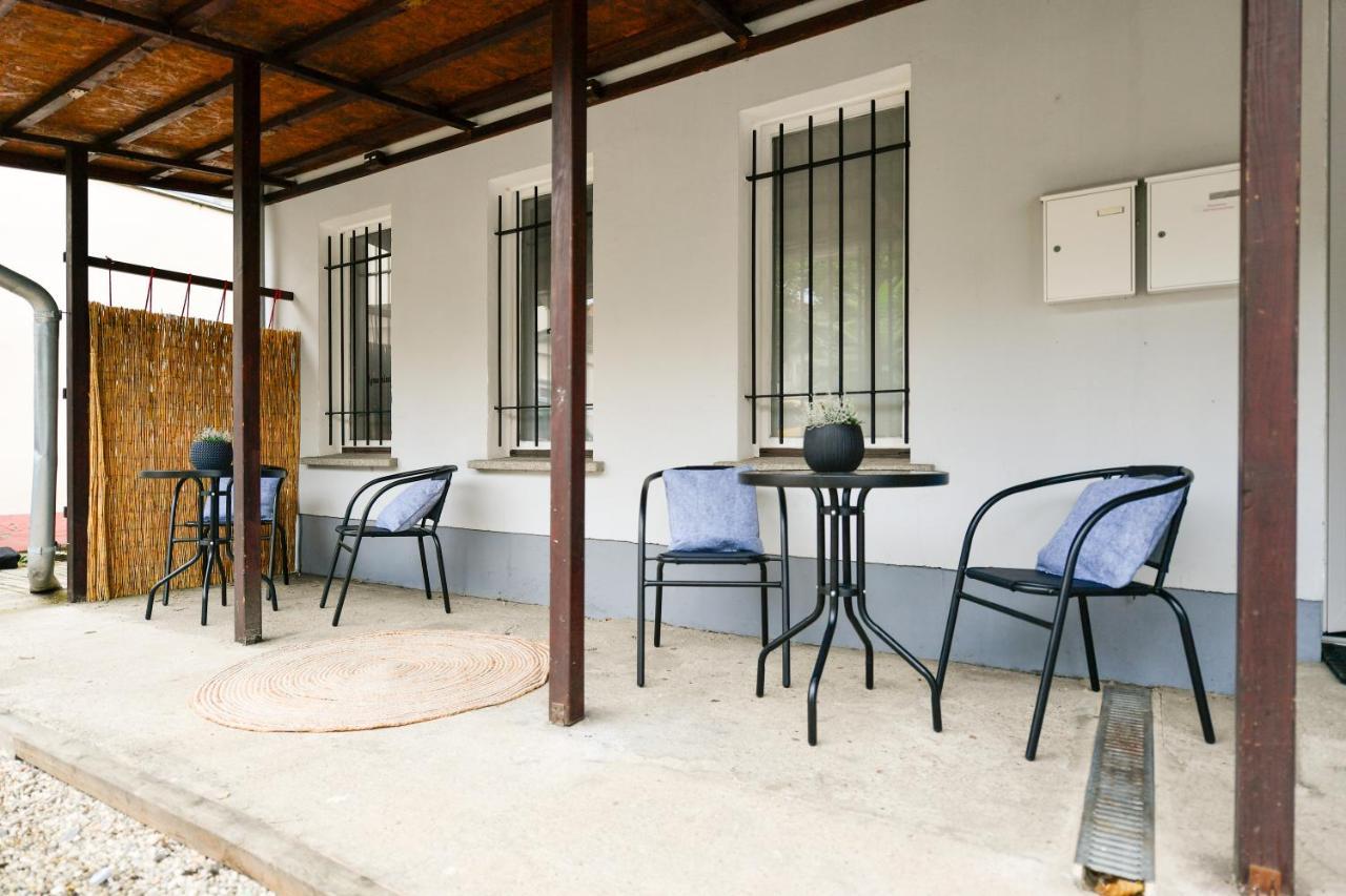 Fuerst-Pueckler-Apartment_Bis 6 Personen_Waschmaschine_Kueche_2X Parkplaetze_Terrasse_Netflix Cottbus Exterior photo